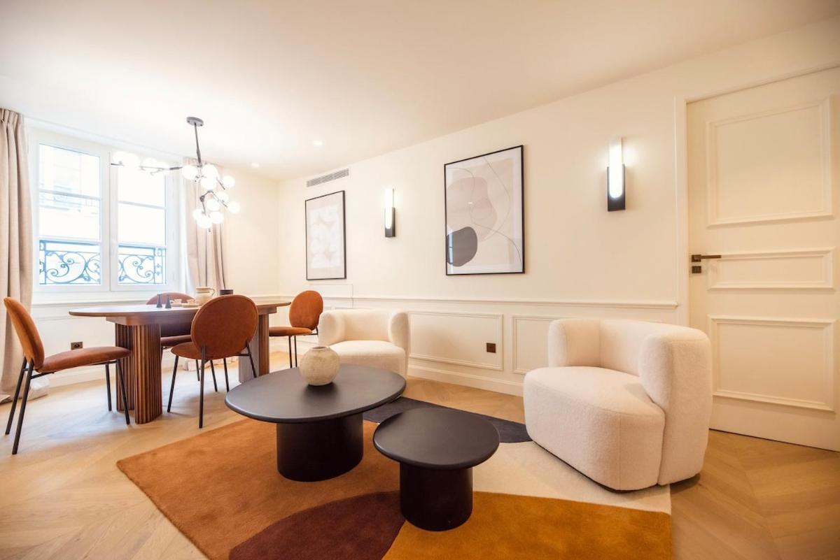 Appartement De Luxe D'une A Proximite Du Louvre Iii *