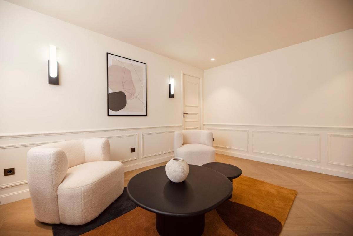 Appartement De Luxe D'une A Proximite Du Louvre Iii Parijs